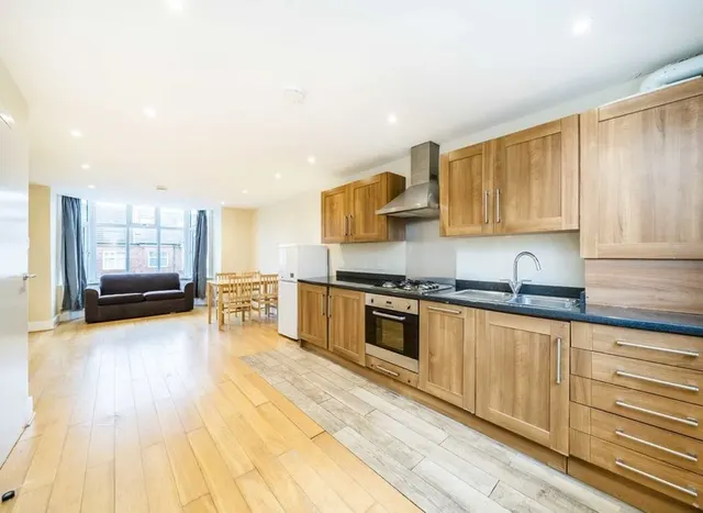 Photo 2 — Glencairn Road, Streatham, SW16