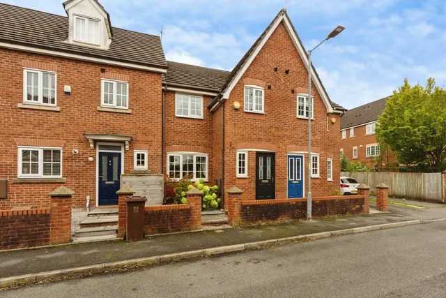 Hollyhedge Road, Manchester, photo 1