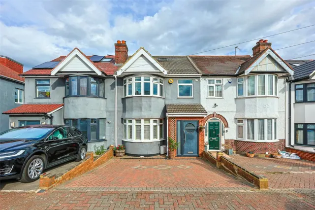Church Drive, Kingsbury, NW9, photo 1