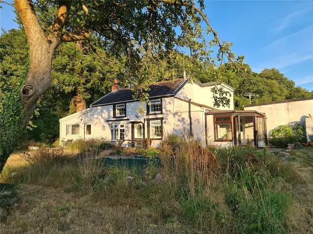 Maesquarre Road, Betws, SA18, photo 1