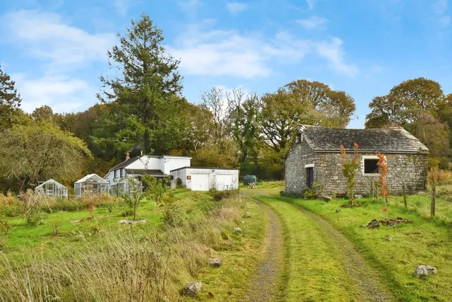 Maesquarre Road, Betws, SA18, photo 3