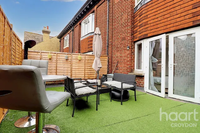 Selsdon Road, South Croydon, CR2, photo 2