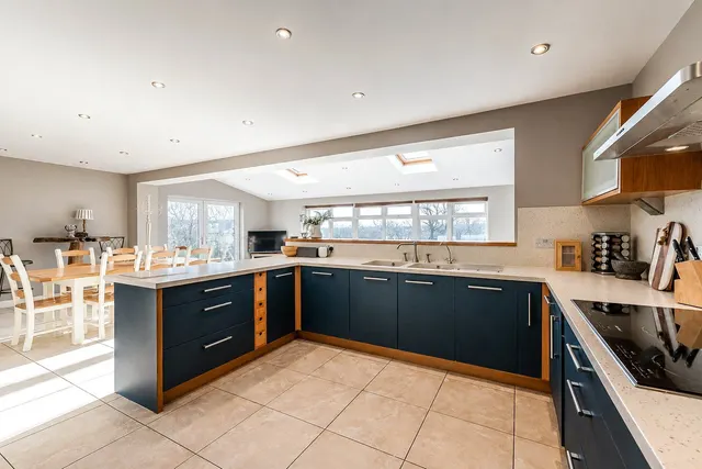 Meadow Garth, Bramhope, LS16, photo 2