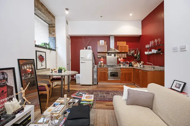 Photo 2 — 10, Chandlery House, London