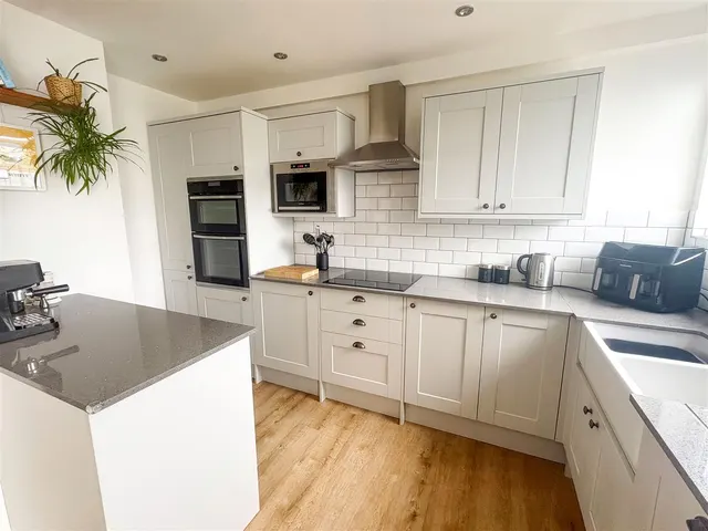 Henry Avenue, Rustington, photo 3