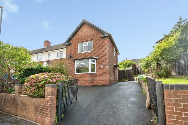 Elizabeth Crescent, Oldbury, photo 1