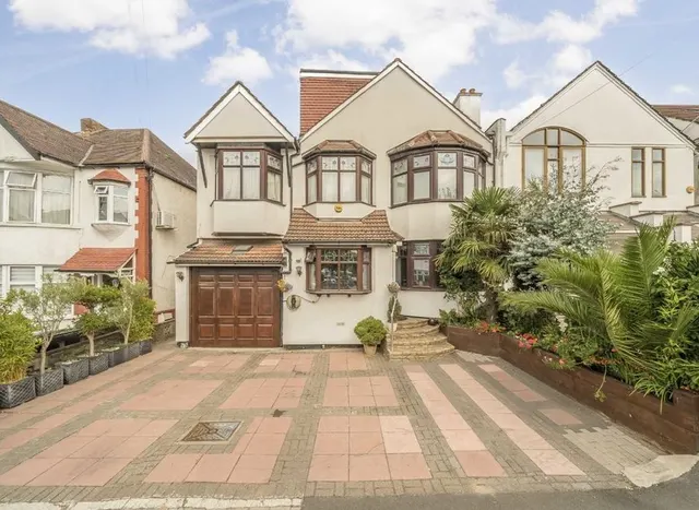 Highfield Avenue, Golders Green, NW11, photo 1