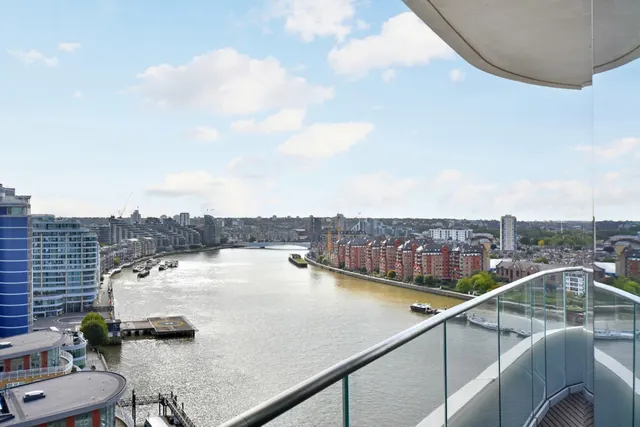 Photo 3 — Lombard Wharf, Battersea