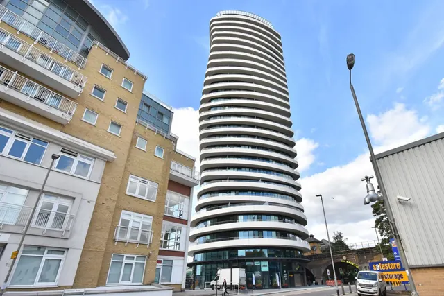 Lombard Wharf, Battersea, photo 1