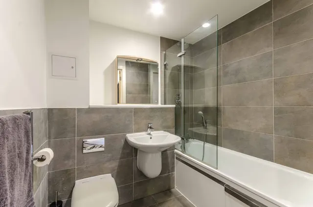 503 Streamlight Tower, 9 Province Square, London, photo 1