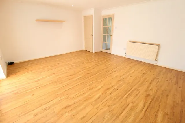 Appledown Drive, Bury St Edmunds, IP32, photo 3