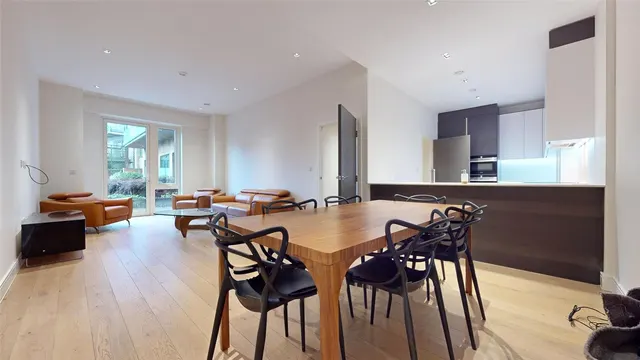 Kew Bridge Road, Brentford, TW8, photo 2