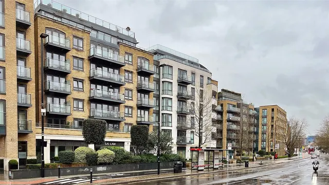 Kew Bridge Road, Brentford, TW8, photo 1