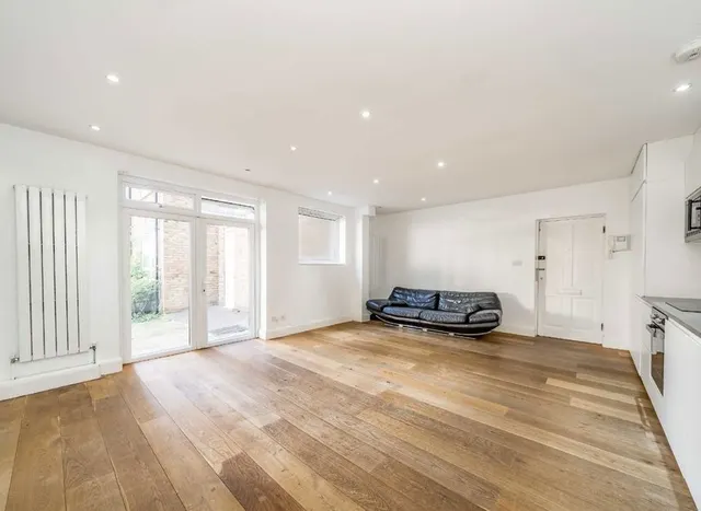 Photo 2 — Graham Road, Hendon, NW4