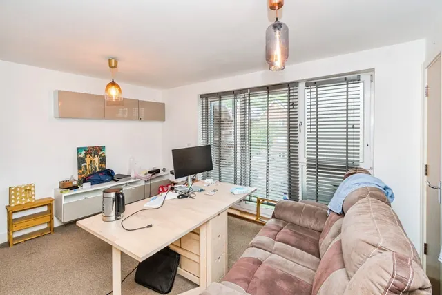Suttones Place, Southampton, SO15, photo 2