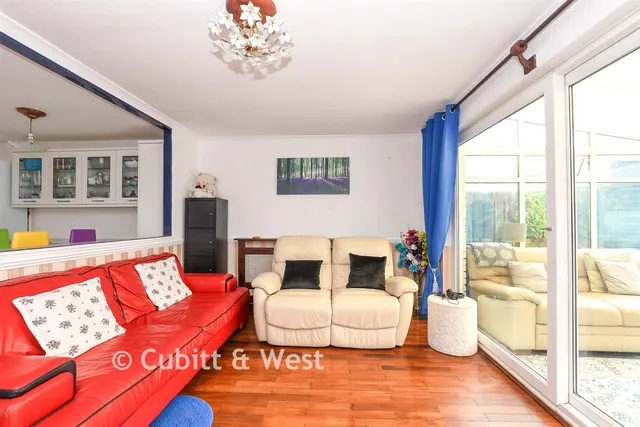 Foxley Close, Redhill, RH1, photo 2