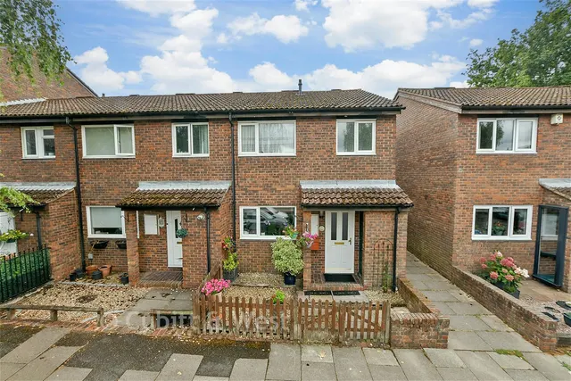Foxley Close, Redhill, RH1, photo 1