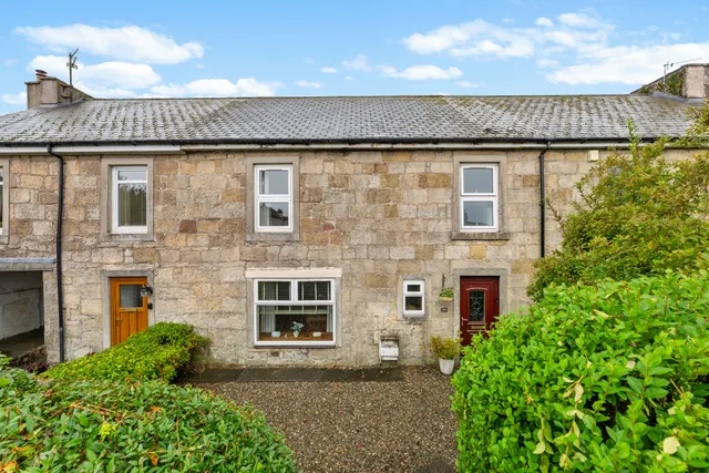 Main Street, Neilston, photo 1