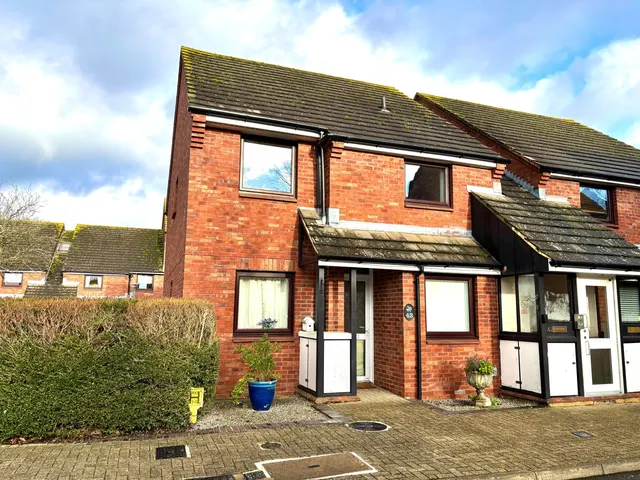 Fairhaven Court, Fairhaven Surrey Egham, TW20, photo 1