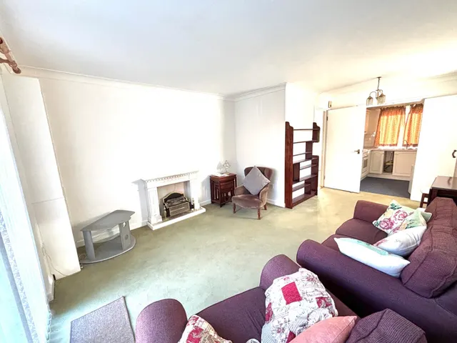 Fairhaven Court, Fairhaven Surrey Egham, TW20, photo 2
