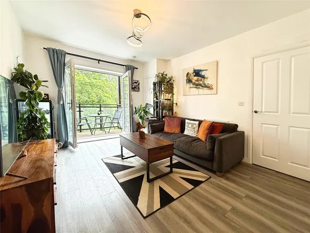 Photo 3 — Edrich Grange, Crowthorne, Berkshire, RG45 7FJ