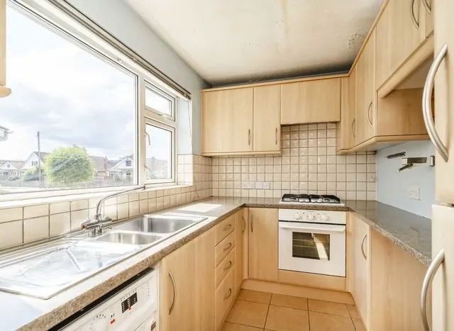 Photo 3 — Cadbury Road, Sunbury-on-thames, TW16