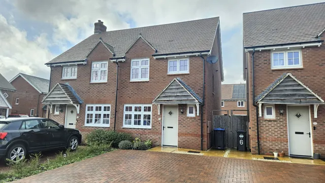 East View Close, CV23, photo 1