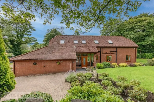 Oldham Road, Grasscroft, OL4, photo 3