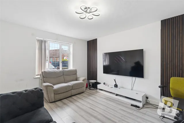 Photo 2 — Rowdowns Road, Dagenham, RM9
