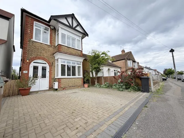 Hampton Road, London, photo 1