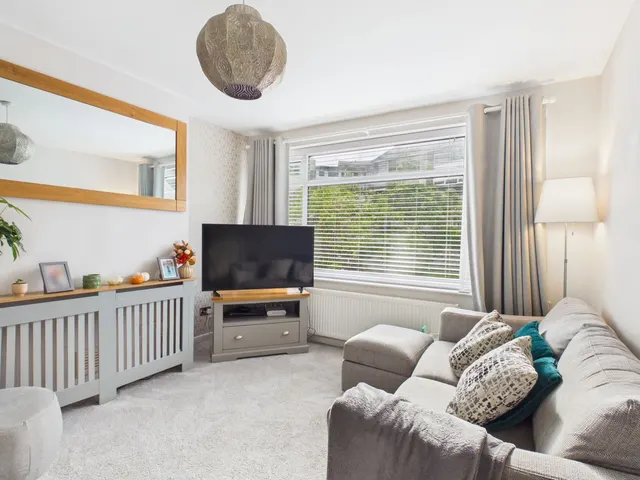 Hawthorn Drive, Stalybridge, SK15, photo 3