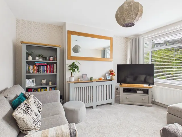Hawthorn Drive, Stalybridge, SK15, photo 2