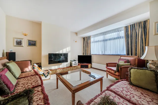 Parsonage Lane, Enfield, EN2, photo 3