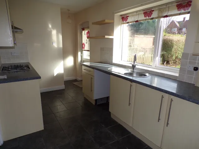 Walton Drive, Chesterfield, S40, photo 2
