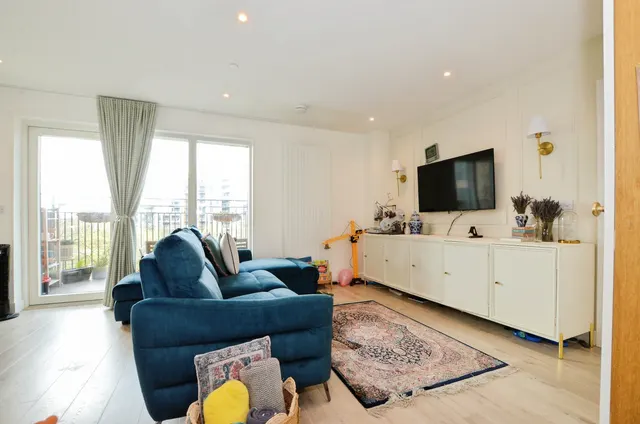 Aerial Square, London, NW9, photo 1