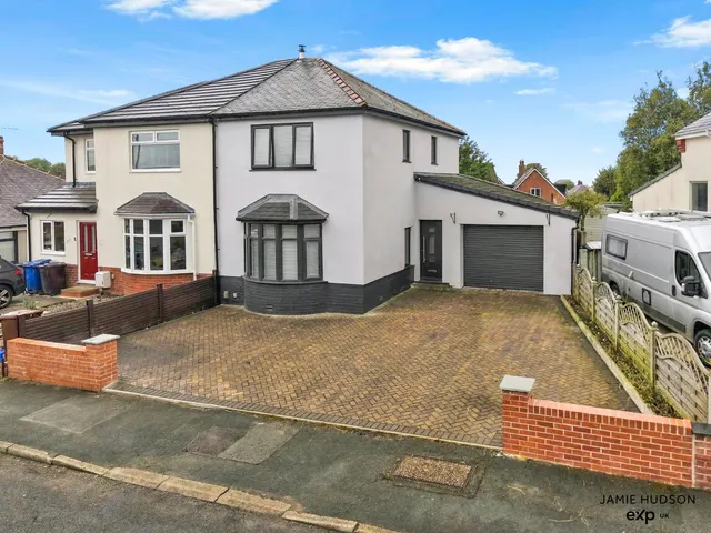 Dyneley Avenue, Burnley, BB10, photo 1