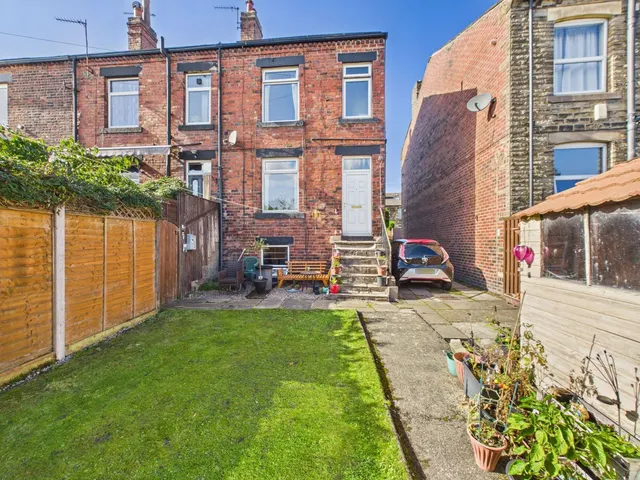Street Lane, Gildersome, LS27, photo 1