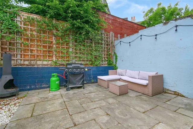 Photo 3 — Ivanhoe Road, Camberwell, London, SE5