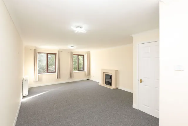 Lindisfarne Court, Chesterfield, S40, photo 2