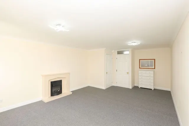 Lindisfarne Court, Chesterfield, S40, photo 3