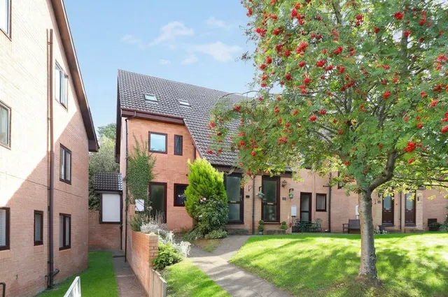 Lindisfarne Court, Chesterfield, S40, photo 1