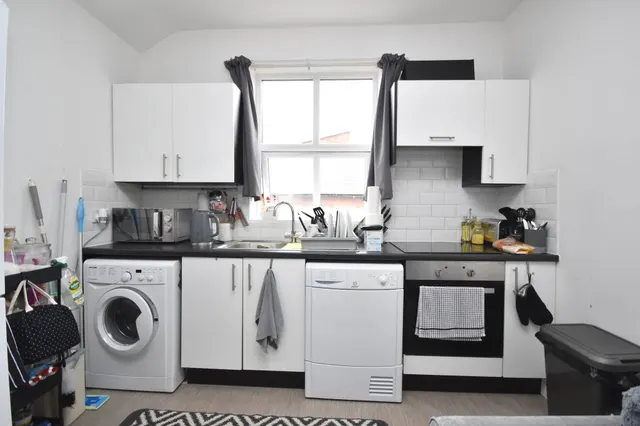 Photo 3 — 124 King Edward Road, Abington, Northampton, NN1 5LU