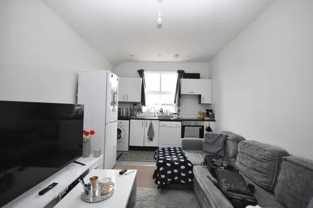 Photo 2 — 124 King Edward Road, Abington, Northampton, NN1 5LU