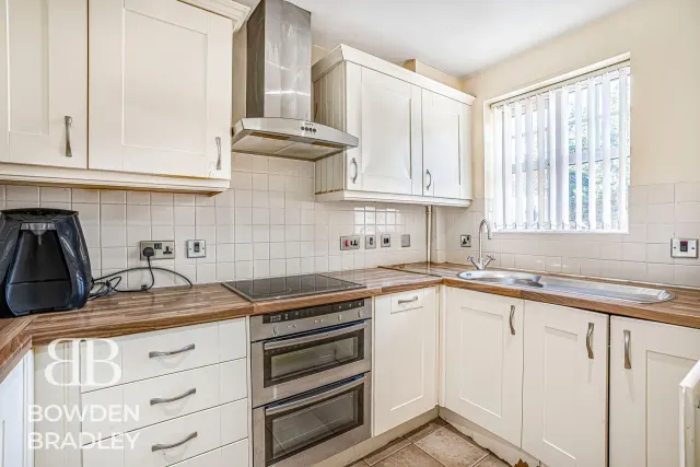Wroxham Way, Fairlop, IG6, photo 3
