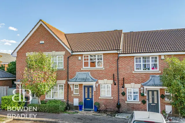 Wroxham Way, Fairlop, IG6, photo 1