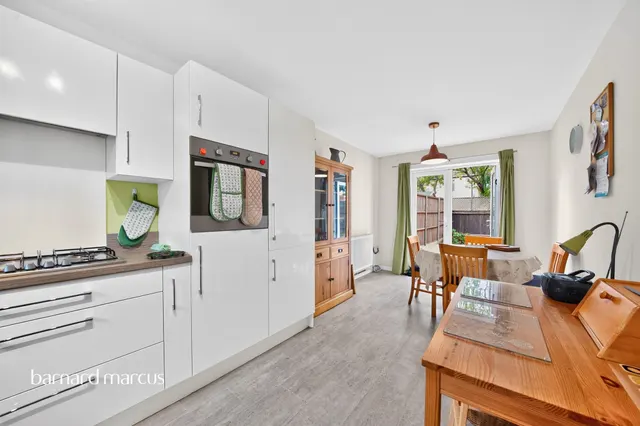 Photo 2 — Domville Close, London