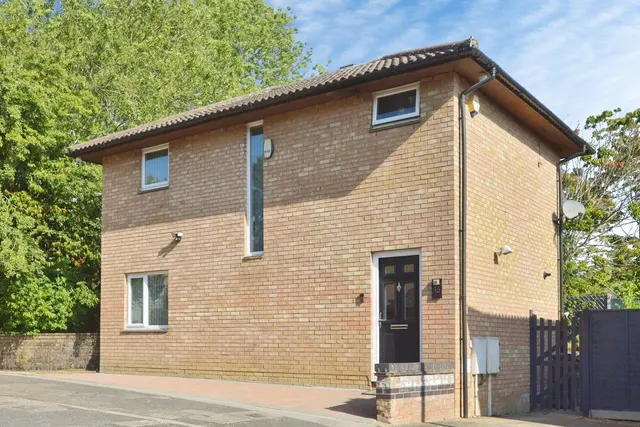 3 bedroom house — Golspie Croft, Hodge Lea, Milton Keynes, Buckinghamshire, MK12