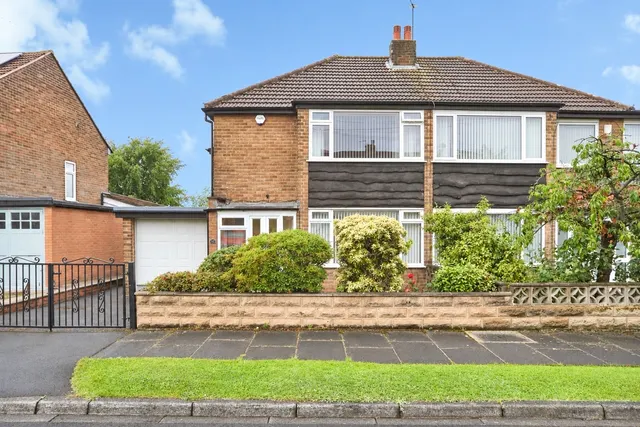 Lynnwood Gardens, Pudsey, LS28, photo 1