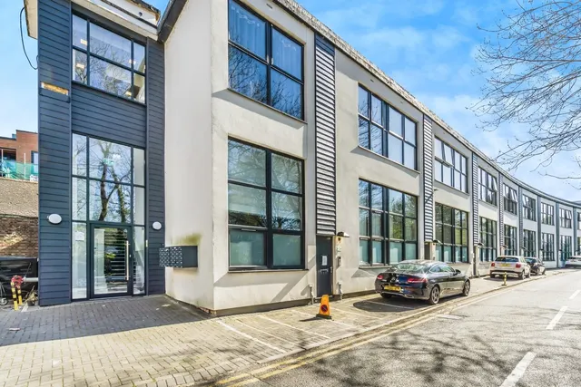 Restmor Way, Wallington, SM6, photo 1