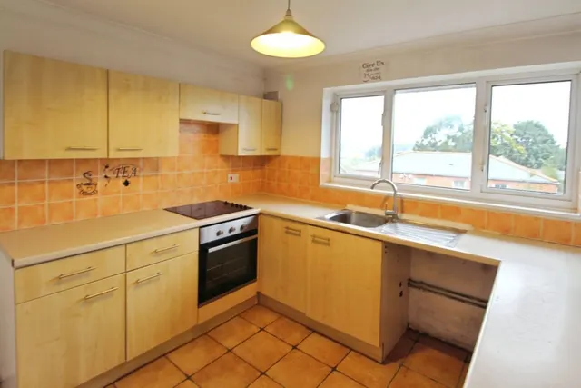 Photo 3 — Tilehurst Road, Reading, Berkshire
